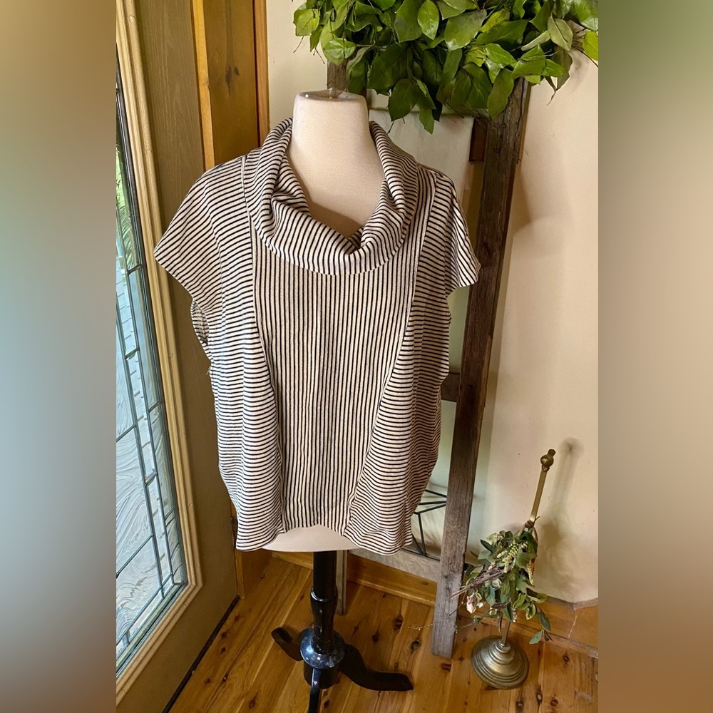 ✨Kleen cowl neck striped high-low top✨